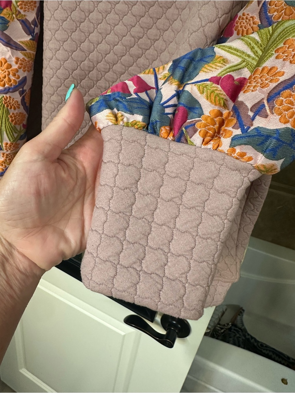 Pinky-Mauve Quilted Top with Tapestry Sleeves - Picture 10 of 12